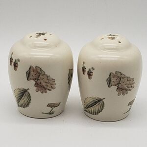 Pfaltzgraff Vintage 1996 Naturewood Pattern Stoneware Salt & Pepper Shaker Set